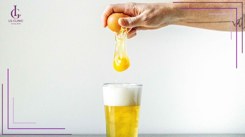 cách làm trắng da bằng trứng gà và bia
