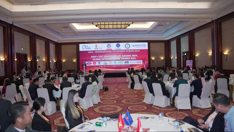 Khuôn viên Hội nghị diễn ra Diễn đàn Kinh tế Châu Á - Quốc tế 2024 với đông đảo khách tham dự