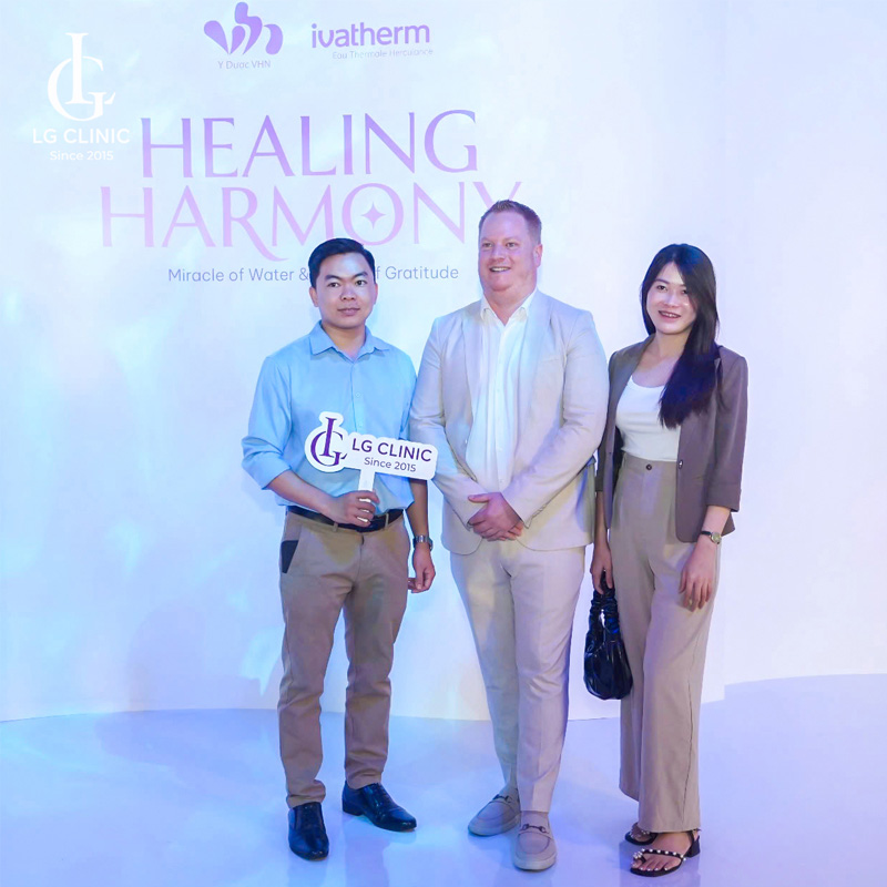 Đội ngũ bác sĩ LG Clinic tại Hội thảo nám da Healing Therapy năm 2024