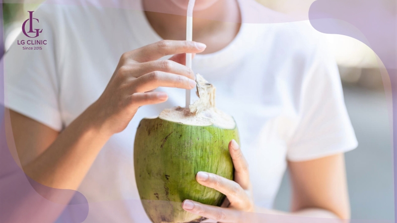 uống nước dừa đúng cách giúp làm trắng da