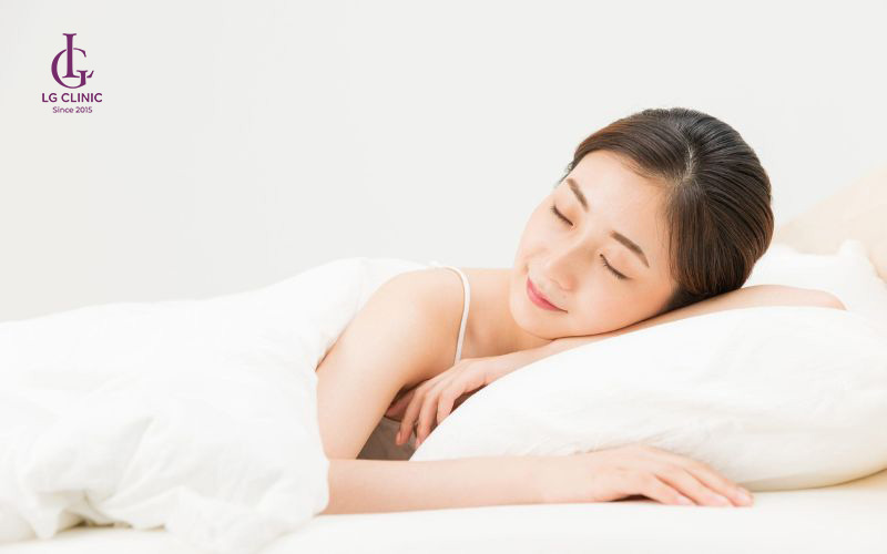 Đi ngủ sớm có hết thâm mắt không