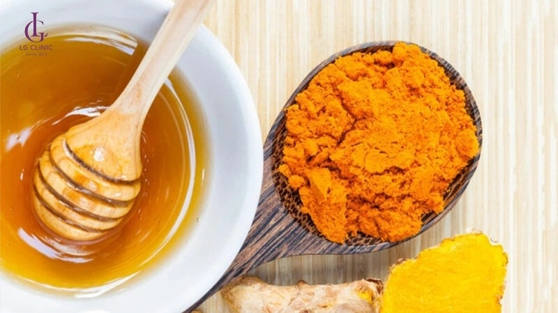 xóa thâm nách bằng Nghệ tươi