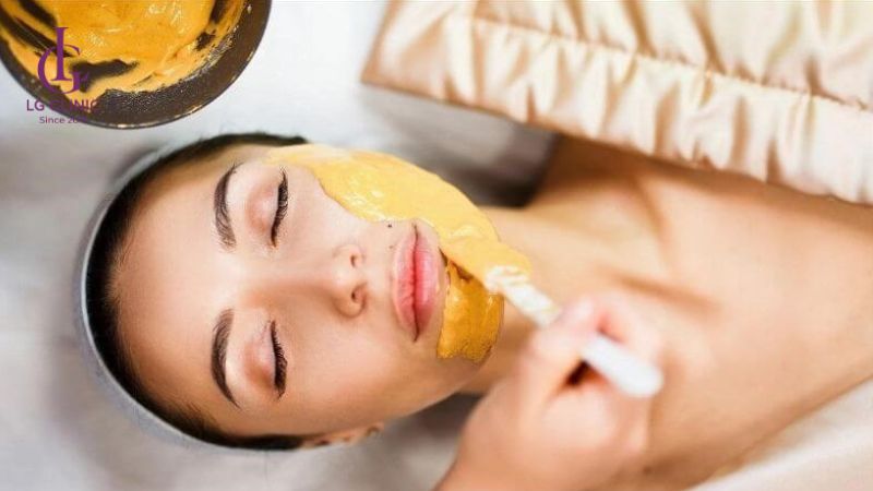 đắp mặt nạ nghệ