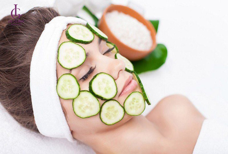 Đắp dưa leo trị thâm mắt