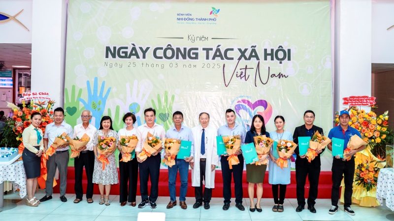 LG Clinic trao 500 triệu đồng hỗ trợ phẫu thuật cho bệnh nhi mắc bệnh tim, sứt môi và hở hàm ếch