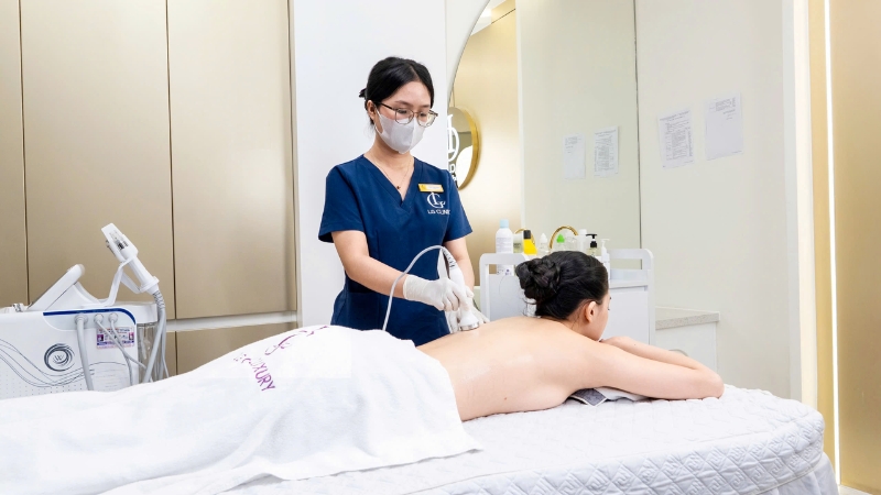 Trị mụn lưng tại LG Clinic