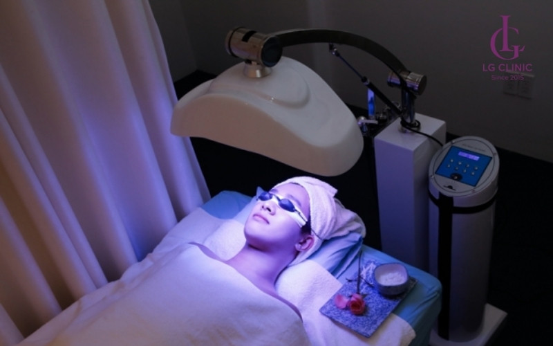 Hấp trắng da mặt ở spa