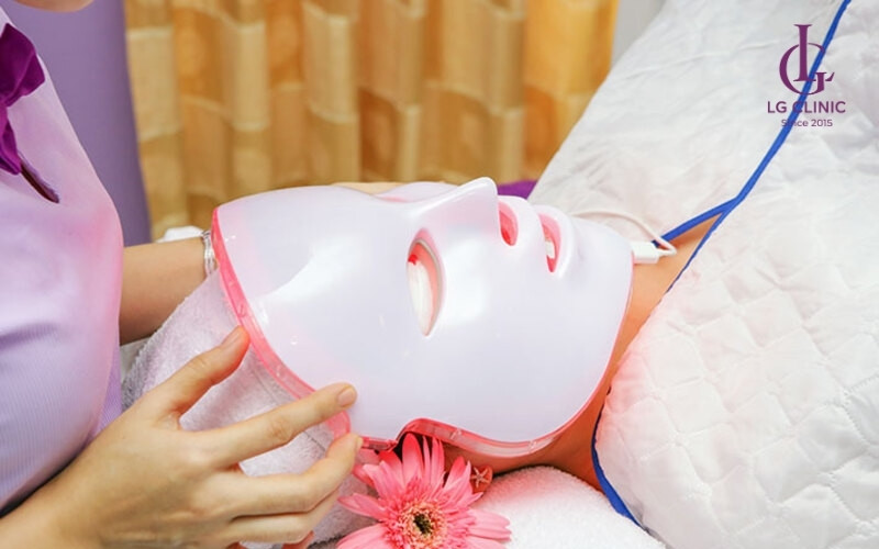 Liệu trình hấp trắng da mặt với ánh sáng đỏ