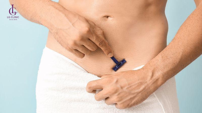 cách tẩy lông vùng kín nam bằng dao cạo