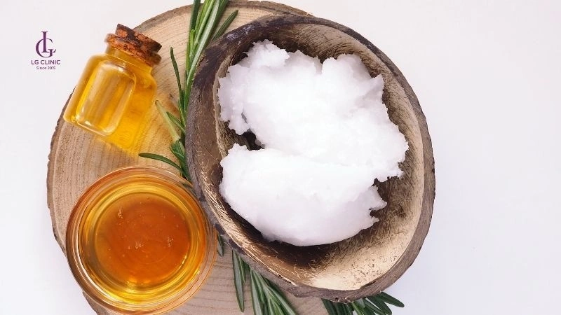 cách trị viêm nang lông vùng kín bằng dầu dừa và mật ong