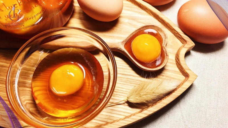 cách triệt lông nách bằng trứng gà