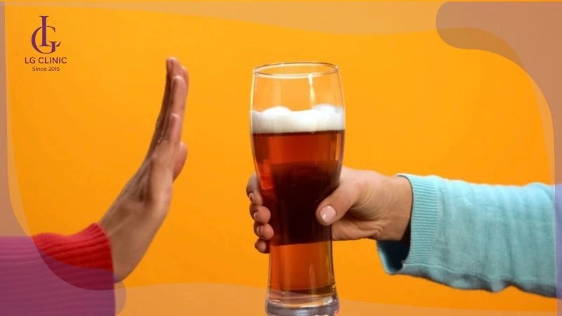 không uống rượu bia để tránh viêm nang lông nách