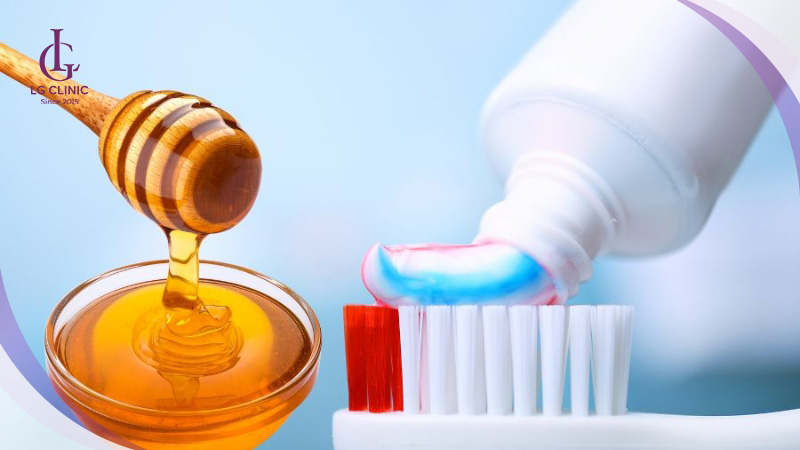 cách làm trắng da bằng kem đánh răng và mật ong