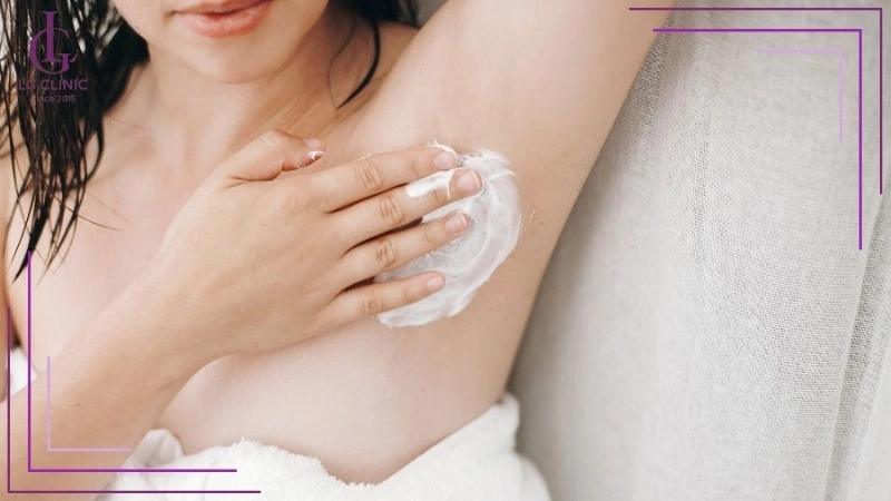 Bị hôi nách có nên cạo lông nách