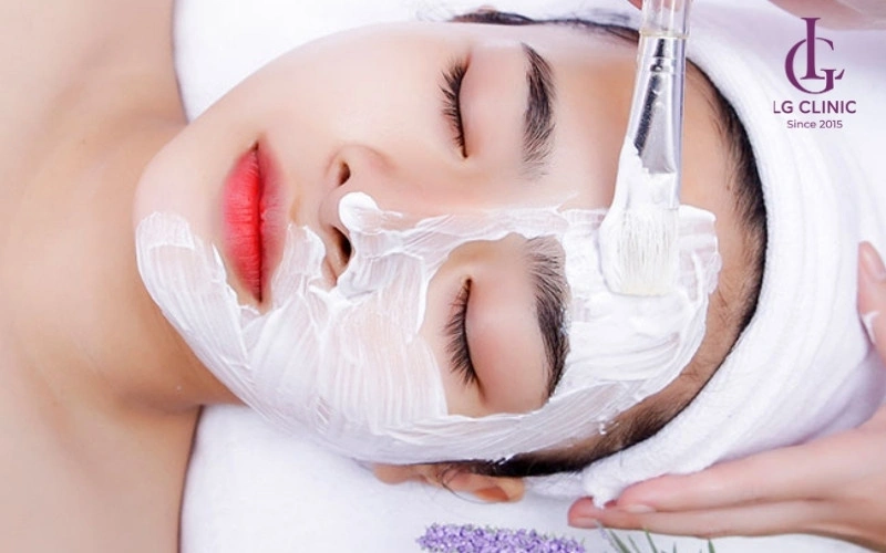 Tắm trắng da mặt tại spa