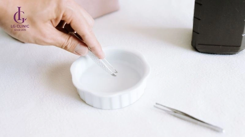 Tại sao nhổ lông nách bị nổi hạch