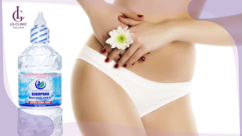 vệ sinh vùng kín bằng nước muối sinh lý