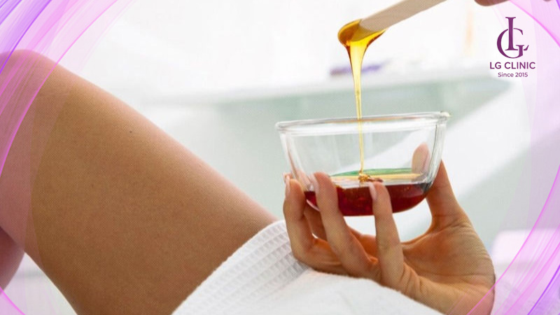 wax lông bikini nữ bằng sáp wax nóng