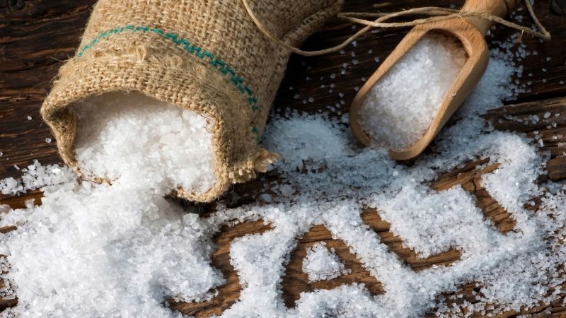 Tẩy tế bào chết nhẹ bằng muối