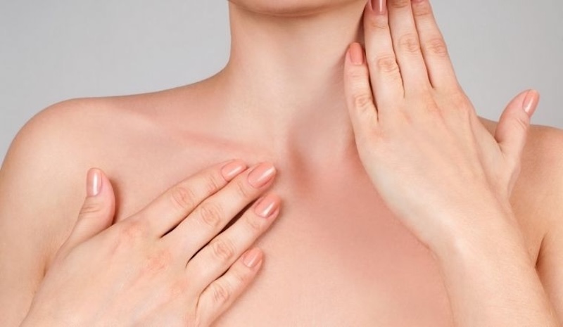 massage cổ giảm nếp nhăn
