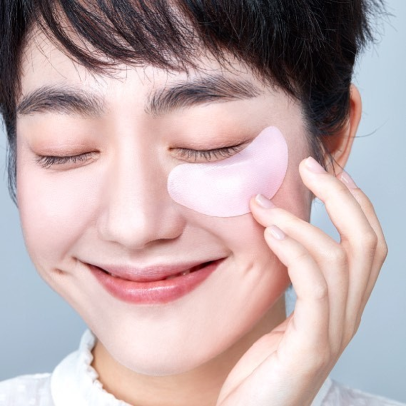 đắp mặt nạ giảm vết chân chim