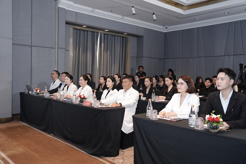 lg clinic chuyển giao đèn celluma
